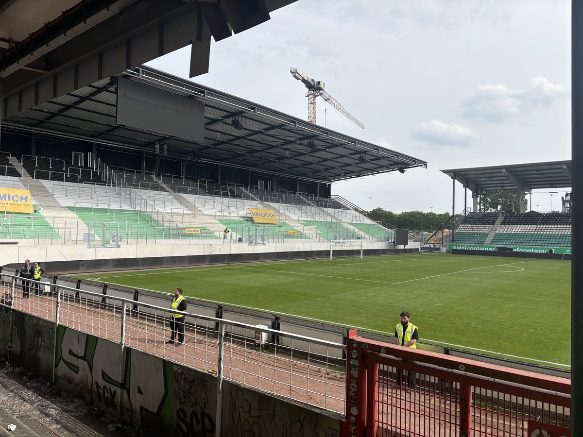 TJerry_MS's tweet photo. Vorfreude auf die Ost! 🖤🤍💚 #scp06 https://t.co/mkgEin0CJP