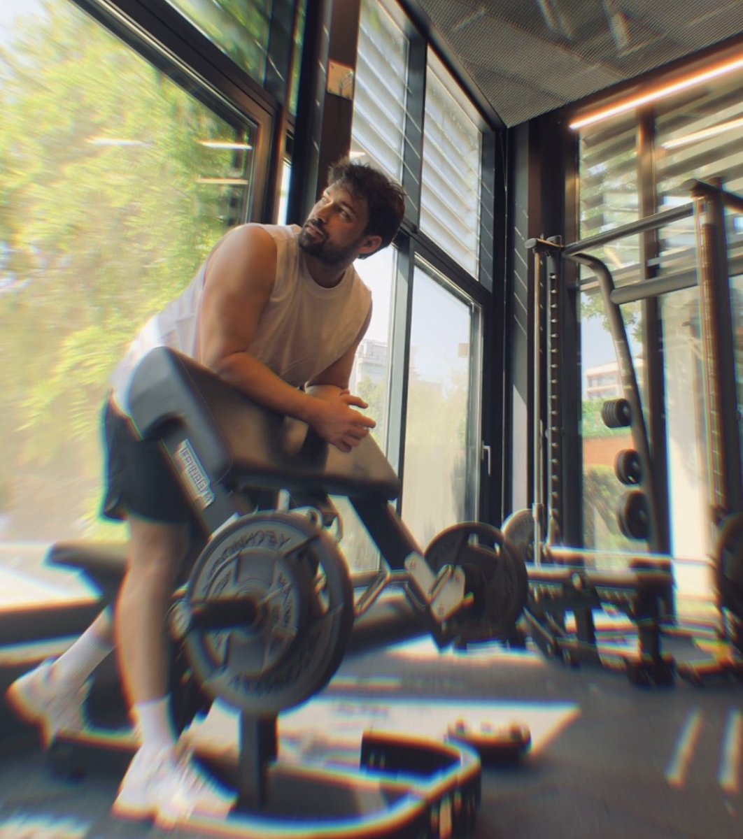 #AlpNavruz yeni bir kare paylaştı.