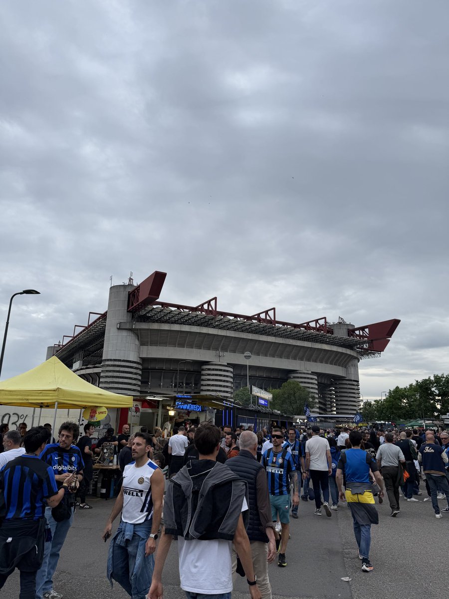 Lometz2's tweet photo. ⚽️ Inter Milan - Parma : 2/0
🏟 Stade San Siro
🏆 Série A
🎟 85€
Ambiance de titre, ça chante fort
#GroundHopping #interparma https://t.co/MfhHfXcirY