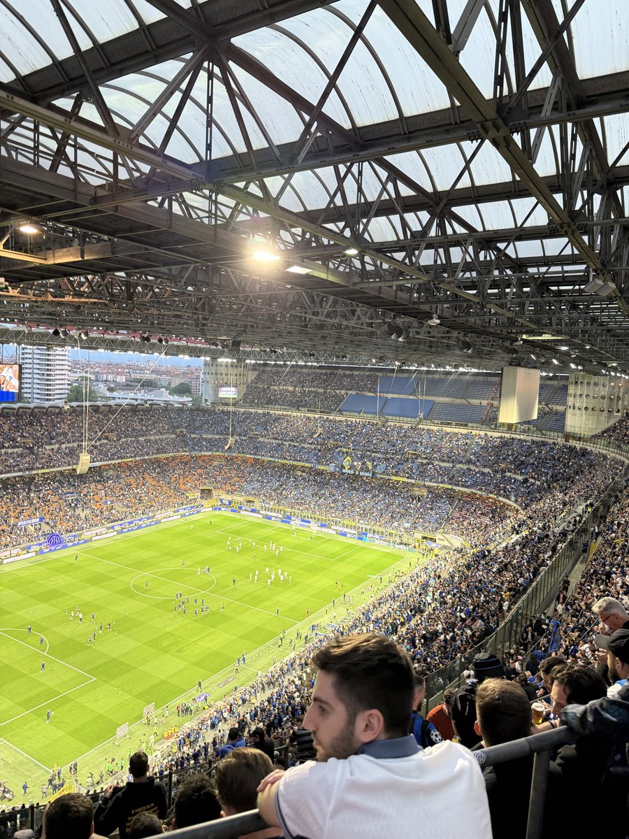 Lometz2's tweet photo. ⚽️ Inter Milan - Parma : 2/0
🏟 Stade San Siro
🏆 Série A
🎟 85€
Ambiance de titre, ça chante fort
#GroundHopping #interparma https://t.co/MfhHfXcirY