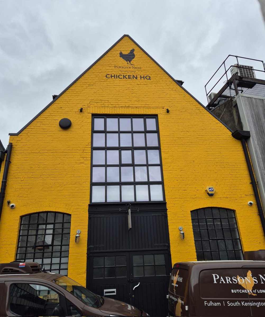 GeraldM64883070's tweet photo. Parsons Green, London #sundayyellow #streetsoflondon #lovelondon @parsonsnoseldn #Fulham https://t.co/KPB4IhO1JM