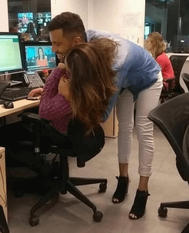 Sochi_002's tweet photo. I thought he was the one wearing the heels 😭 https://t.co/o6Pu0vpX0I