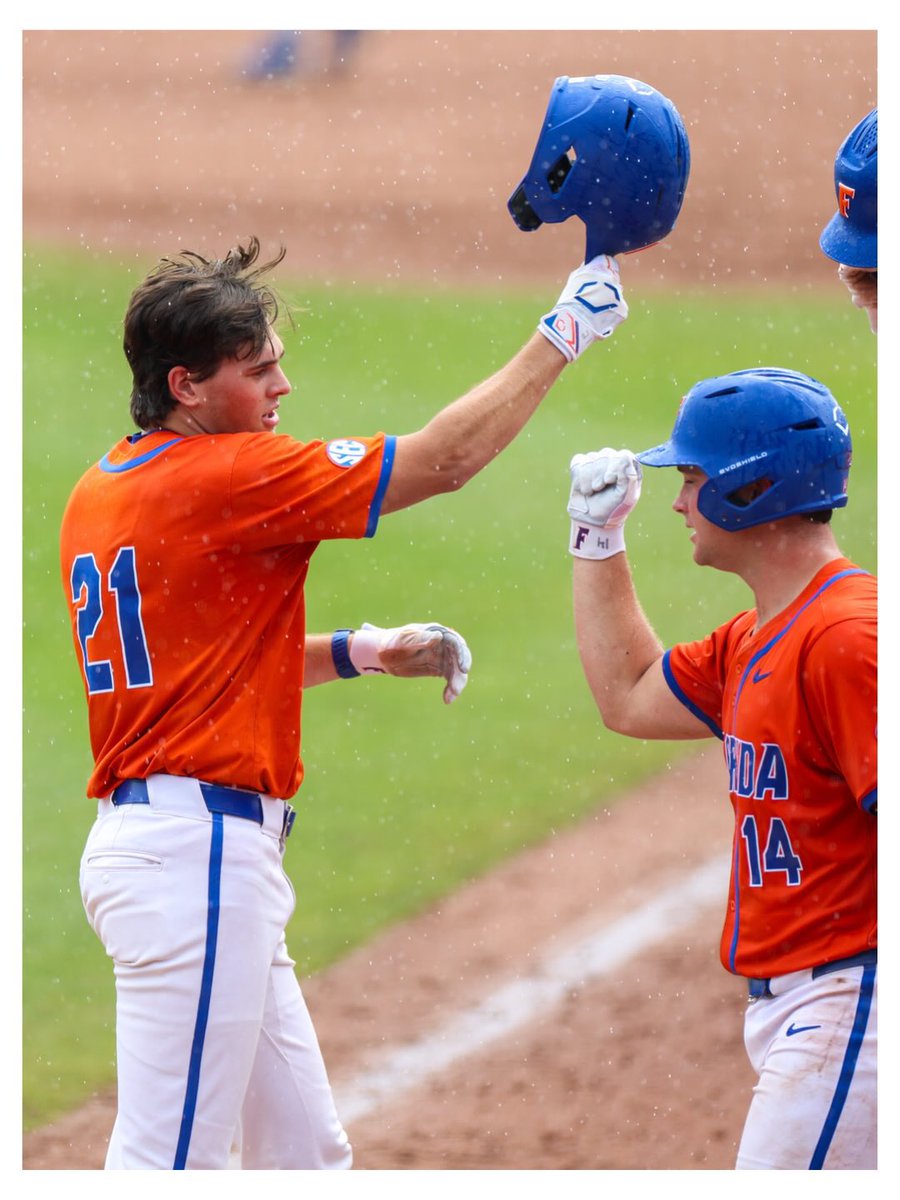 A GOOD morning for the Gators 🐊 #NCAABaseball x 📸 @GatorsBB