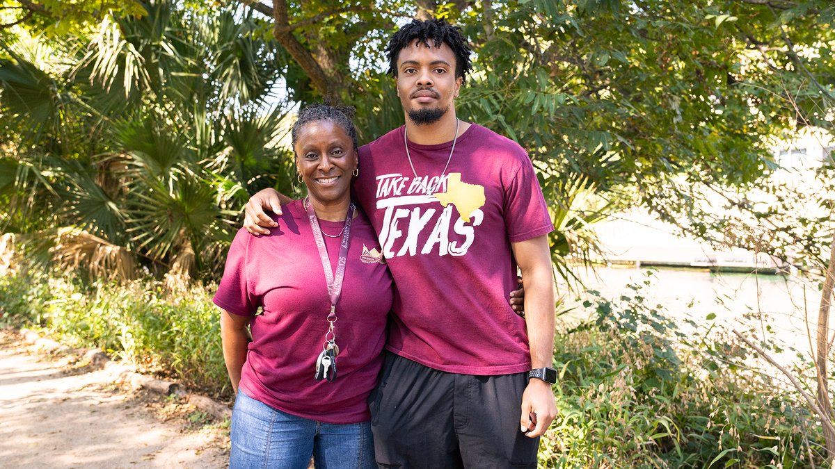 TXSTAdmissions's tweet photo. Today we celebrate the mothers and mother figures who support, encourage, and inspire our Bobcats every day. Happy Mother's Day! https://t.co/7s0lndWjpk