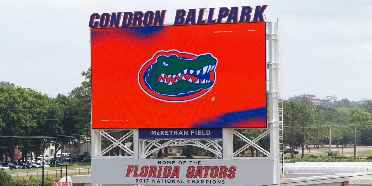 GatorsWire's tweet photo. Mother’s Day at the ballpark: Florida baseball beats Kentucky Wildcats

📸 Adam Dubbin / Gators Wire https://t.co/xrcKslahfJ https://t.co/LL4VOajvPx