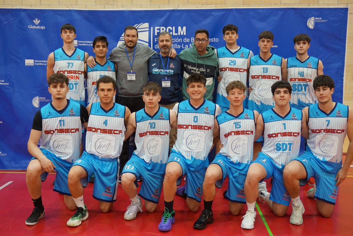 fbclm's tweet photo. #Auto1MAS🚹| #ColectivoArbitralFBCLM que pitará la gran Final entre @CBSonseca y @CBTorrijos. Ya en juego el partido.
📊STATS👇
https://t.co/QcmUD3sFTM
#PasionXBasketCLM https://t.co/LuFsbU0KaD