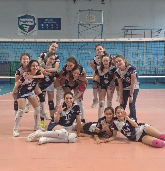 ProPatriaVolley's tweet photo. Le bimbe della Under 12 Blu vincono per 3 a 0 contro Cernusco e si qualificano ai quarti di finale del Campionato Territoriale FIPAV! 💪🥁🤍💙#siamolapro #fipav #milano https://t.co/ujvHjMjp56