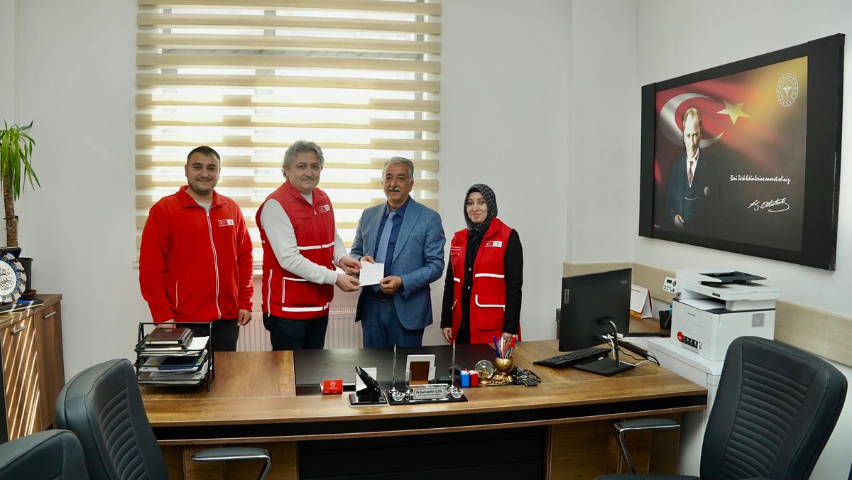 YeslyrtKizilay's tweet photo. İl Sağlık Müdürlüğü Halk Sağlığı Hizmetleri Başkanı Dr. Şemsettin ÇİTİL kurban vekaletini şubemize emanet ettiler. Destekleri ve güvenleri için teşekkür ederiz.🌙 https://t.co/heQhpLOqF3
