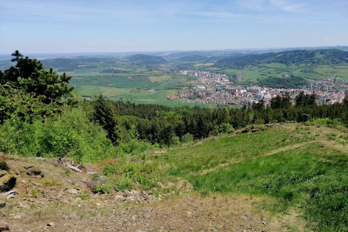 AnonymniMarcel's tweet photo. Vrch Svatobor 845 m n.m. je výraznou dominantou vypínající se nad Sušicí v Šumavském podhůří.
#susice #branasumavy #svatobor https://t.co/KOBnFhQ7Em