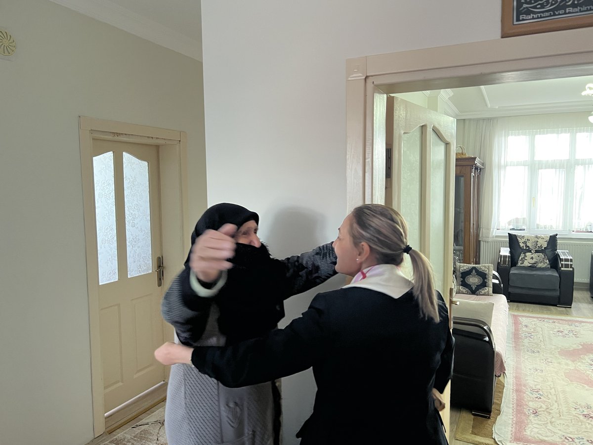 avfatmaoncu's tweet photo. 📍Kırkgözeler Mahallesi | #HORASAN
Arife Teyzemizi ziyaret ederek Anneler Günü’nü kutladık.
Hayır dualarını alıp gönül sohbeti gerçekleştirdiğimiz kıymetli büyüğümüze sağlık, huzur ve bereket dolu bir ömür diliyorum. https://t.co/xpnCkqxkl8