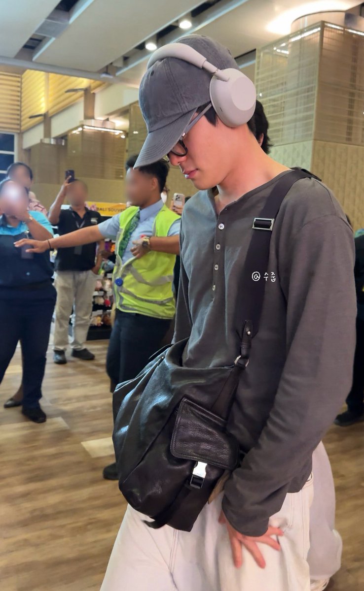 수줍 tweet media