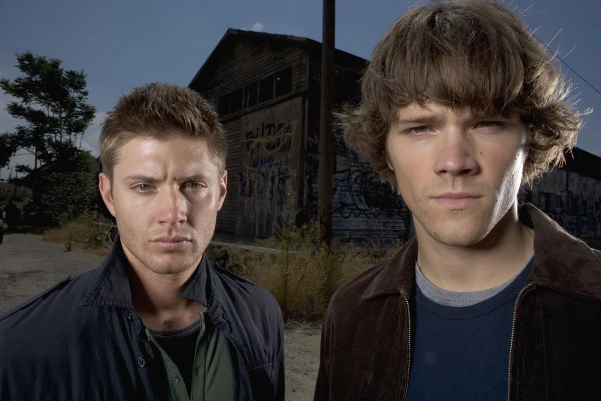 blep98309664's tweet photo. lowkey j2 should recreate old spn promo pics like imagine getting modern versions of these pics https://t.co/Ly4W5E9rU0