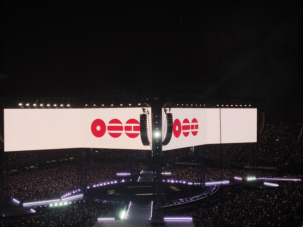 AhmiBoo's tweet photo. Todos los freebies que recibí el día 7 en el concierto de BTS y una foto de recuerdo.
Cumplí mi mayor sueño, que era conocerlos. Ahora mi objetivo es verlos más cerca la próxima vez que vengan 💜 https://t.co/crrDp04unz