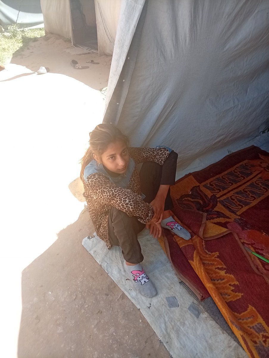 MohammadRonza91's tweet photo. A little girl living in a tent under very harsh conditions, dreaming only of safety, food, and warmth.
Your small support can change an entire family’s life and give them hope again 🤍
https://t.co/m4YpUrpVwd
@umaymohamed https://t.co/pTVij4zBix