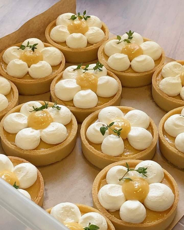 daily_dolce's tweet photo. These desserts are so pretty 💛 https://t.co/1A12mUobpD