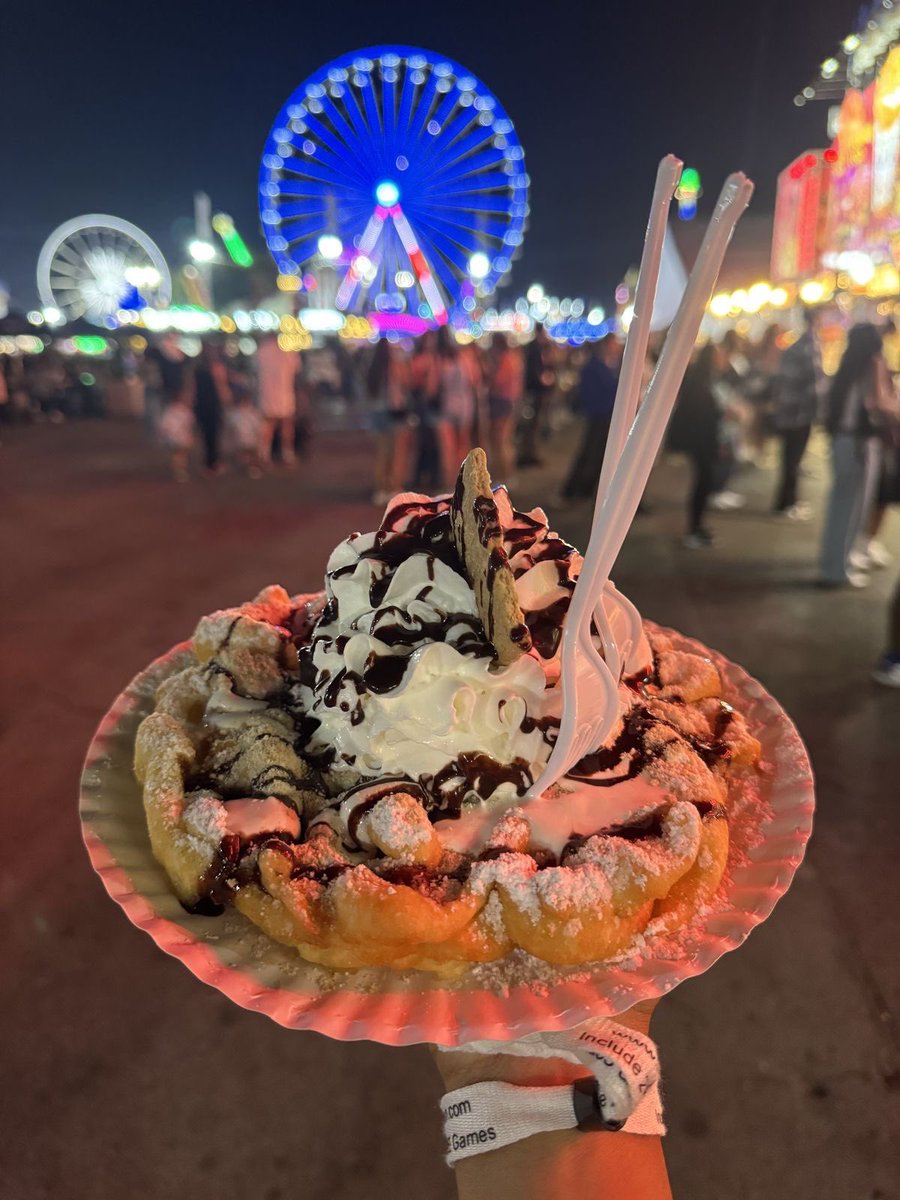NATSBONES's tweet photo. this or that food poll

fair food edition 

🏷️ #edtwt #shedtwt https://t.co/lCYUqmL1JU