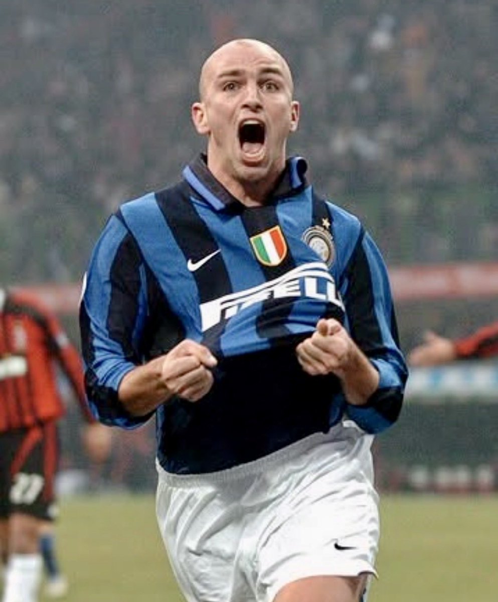 LoversInter's tweet photo. Esteban Cambiasso.
#Inter https://t.co/LG2NYfE5v9