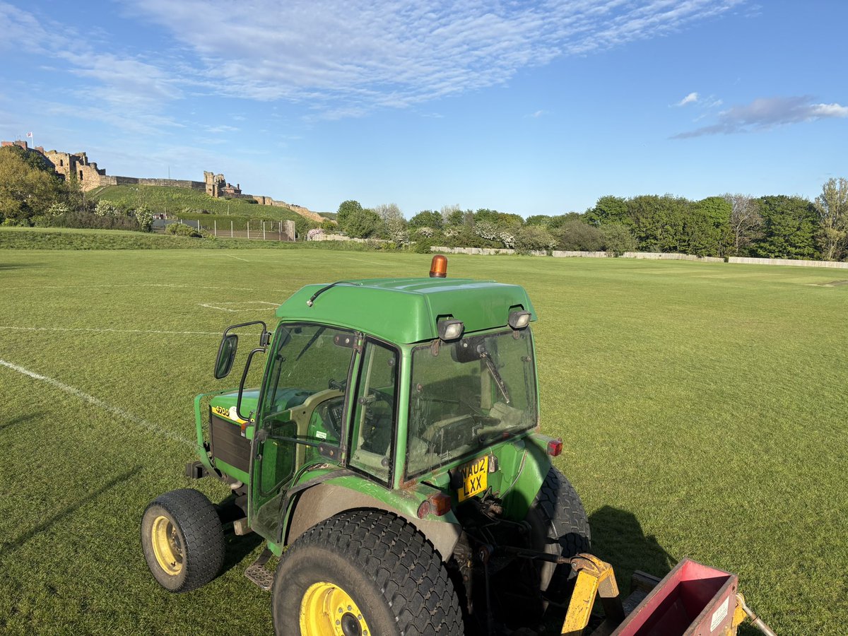 PaulJ5168's tweet photo. After yesterdays rain ☔️☔️☔️
Good to get some seed in the ground @KPSsport priors park
And a change this year ….
@QualitySeed Blade4turf  from @Aitkens_MS  @Aitkens_turf perennial ryegrass going into the surface after impressing with its rapid establishment in last years trial https://t.co/Yj3ActiXzP