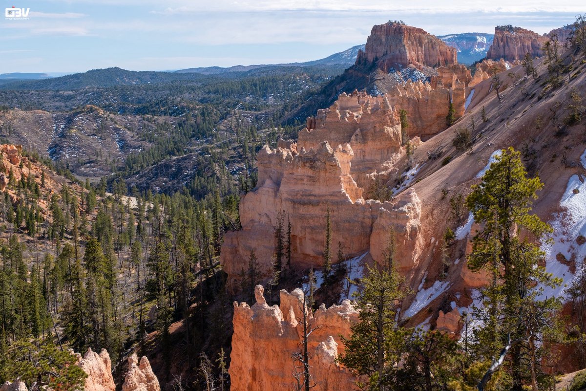 Obv2003's tweet photo. Accessibility was also another HUGE plus at Bryce Canyon. Many of the pull offs and overlooks were right on the side of the road making it very easy to see everything. There were some stairs in some parts but anyone can visit Bryce and expect to see the beautiful sights! https://t.co/SWwSZxhfqv