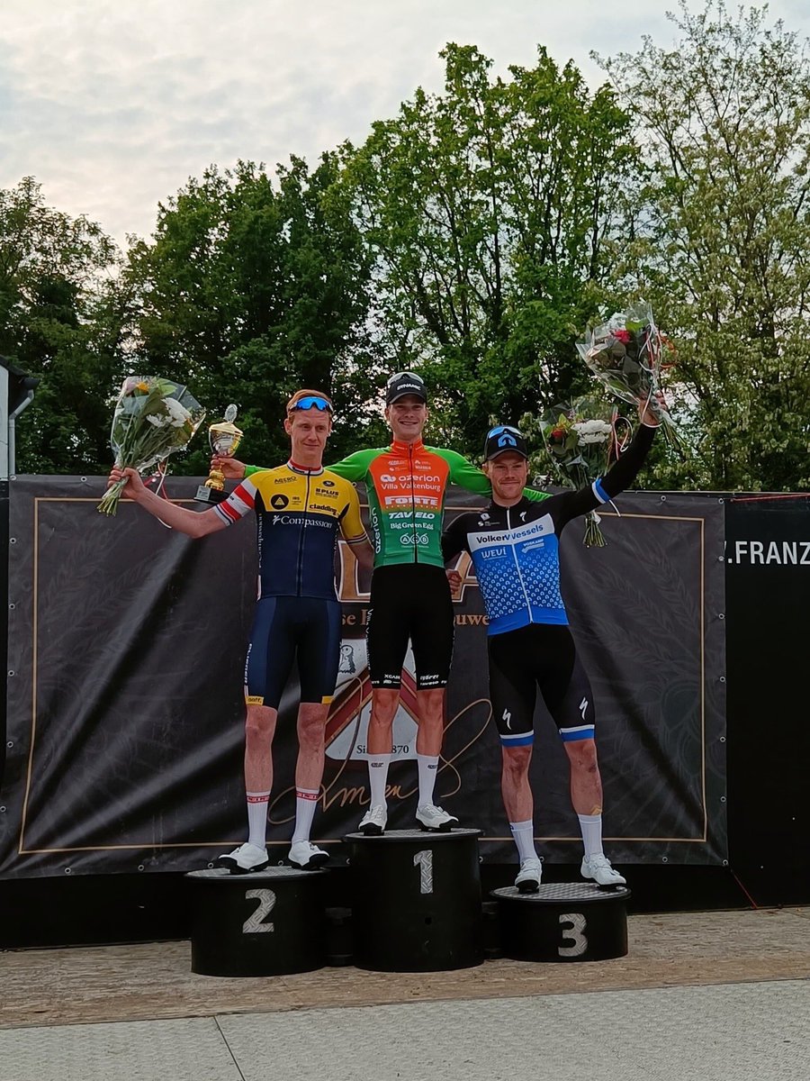 AzerionVillaVal's tweet photo. What a ride from Otto van Zanden at the Alfa Bier Limburg Classic 🙌🥈
After a tactical final, Otto sprinted to an impressive 2nd place finish after getting slightly boxed in coming out of the last corner 🥈
#Ridetowin #AzerionVillaValkenburg #Koersen #Races #Cycling https://t.co/jMLEbgbk7b