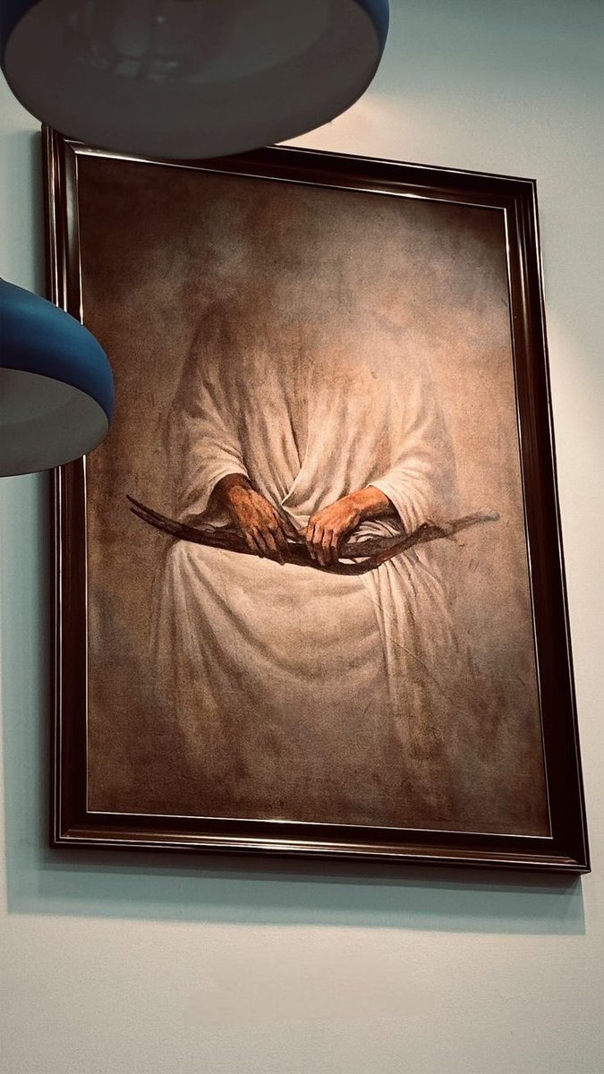 alsaedey1997's tweet photo. ل�� كان عاصَرَ عيسى في مسيرتهِ
ومريمٌ في خُطى الالآمِ تَنتحِبُ
لثار كالرعود يهوي ذوالفقار على
أعناق بيلاطس البُنْطي ومن صَلبوا 
ماكانَ دربٌ ولاجلدٌ وجلجلةٌ
ولاصليبٌ ولا صَلبٌ ولا خشبُ https://t.co/wnQI57Olfn