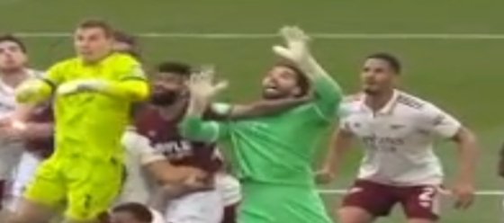 defikig's tweet photo. @JulianMKD Don't tell me this isn't a Foul 😏 https://t.co/G6GiOXvHU8