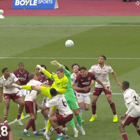 timiMUFC's tweet photo. Don’t say anything, Just Retweet.

#corruptleague #WHUARS https://t.co/zBiki6lIb6