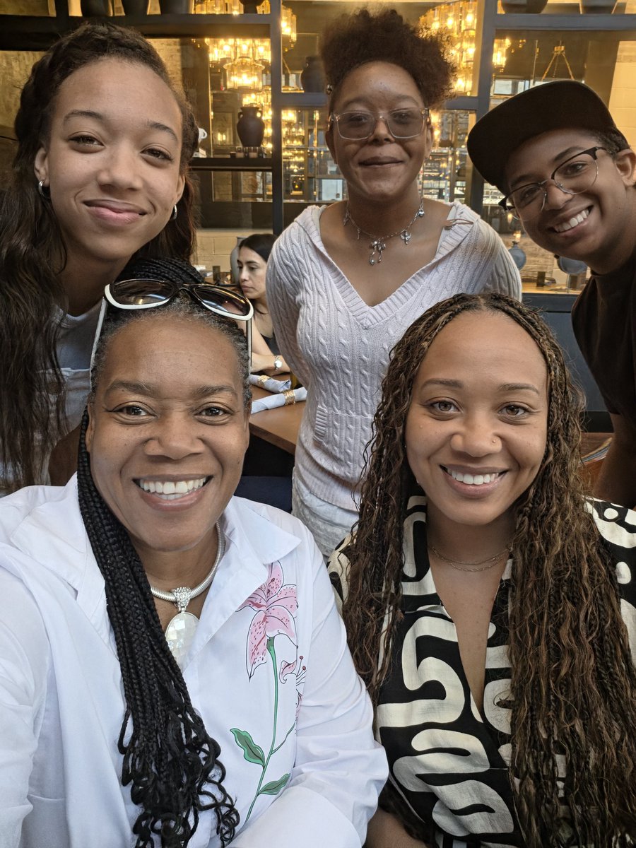 TDGGLOBAL's tweet photo. Mother's Day brunch with my loves 💕 https://t.co/vFSh2DpFn7