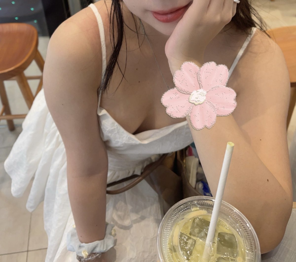 Violetlia03's tweet photo. 穿上小白裙和爸爸干一场🥺
#反差 https://t.co/PG7UzhilKo