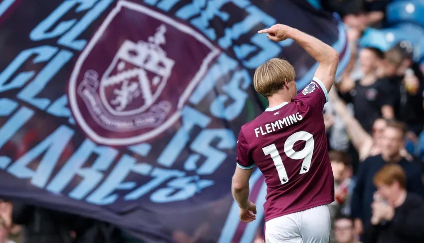 LaFocaFachera's tweet photo. THIS match is the absolute perfect example of "Having a go at games".

Parker would’ve had us sitting too deep, playing it sideways and backwards, while making a tutorial on how NOT to defend.

Wish we could’ve had this attitude from the start of the szn.

#twitterclarets #UTC https://t.co/Ctedz1tSy1