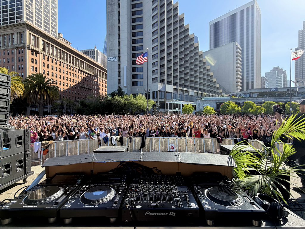 djmarkfarina's tweet photo. Lovely day in San Francisco yesterday for the @OmRecords family… https://t.co/Qx8FLlwrh3