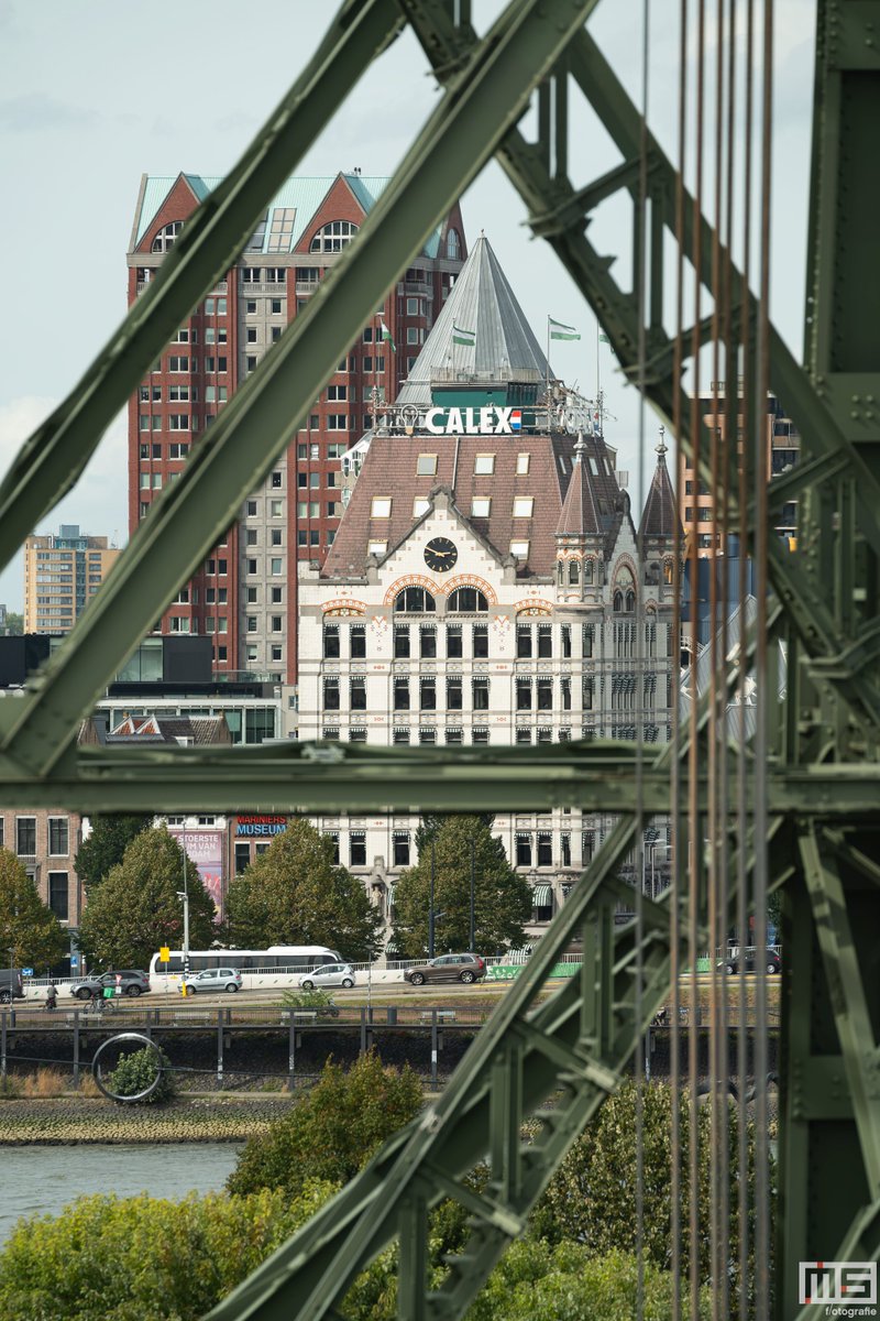 marcvanderstelt's tweet photo. Een schitterend doorkijkje vanuit De Hef op het Witte Huis in Rotterdam
.
.
.
Meer op: https://t.co/NZHAwkj6ub
#rotterdam #dehef #openmonumentendag #fotograaf #photographer #openmonumentendag2025 #omd010 #photography https://t.co/mLk7fnyrXt