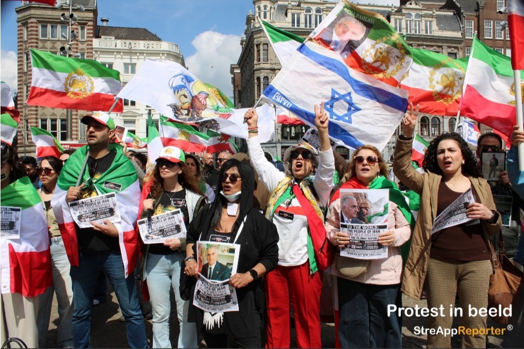 protestinbeeld's tweet photo. Vanmiddag was er een manifestatie op de Dam, en een korte demonstratie door het centrum van #amsterdam.
#IranRevolution2026‌ https://t.co/fHCSEiRR52