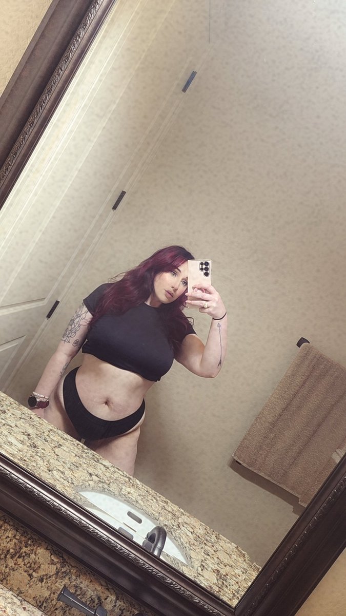MadamSlips tweet media