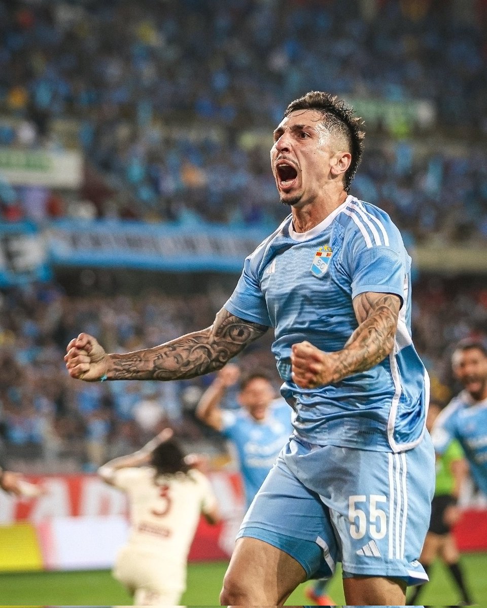 EsportiCristal's tweet photo. Twit exclusivamente para bancar a Gustavo Cazonatti.

Desde que llegó se ha dado integro por el club, a puteado, a metido, a sudado siempre la camiseta.

El error de ayer estoy seguro que él lo lamenta más que todos. Espero pueda retomar su mejor forma y sea clave en el medio! https://t.co/eJFoR4qRX8
