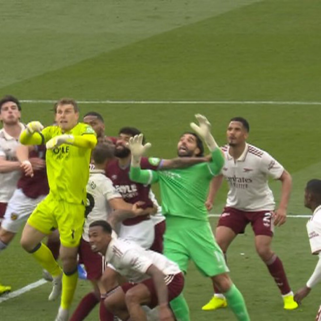 Cory__B's tweet photo. Why is anyone disputing this as a foul 🫨

🤣🤣🤣 CRAZY!

Could West Ham have had a pen? 

Absolutely! https://t.co/TkRkFmkfsa