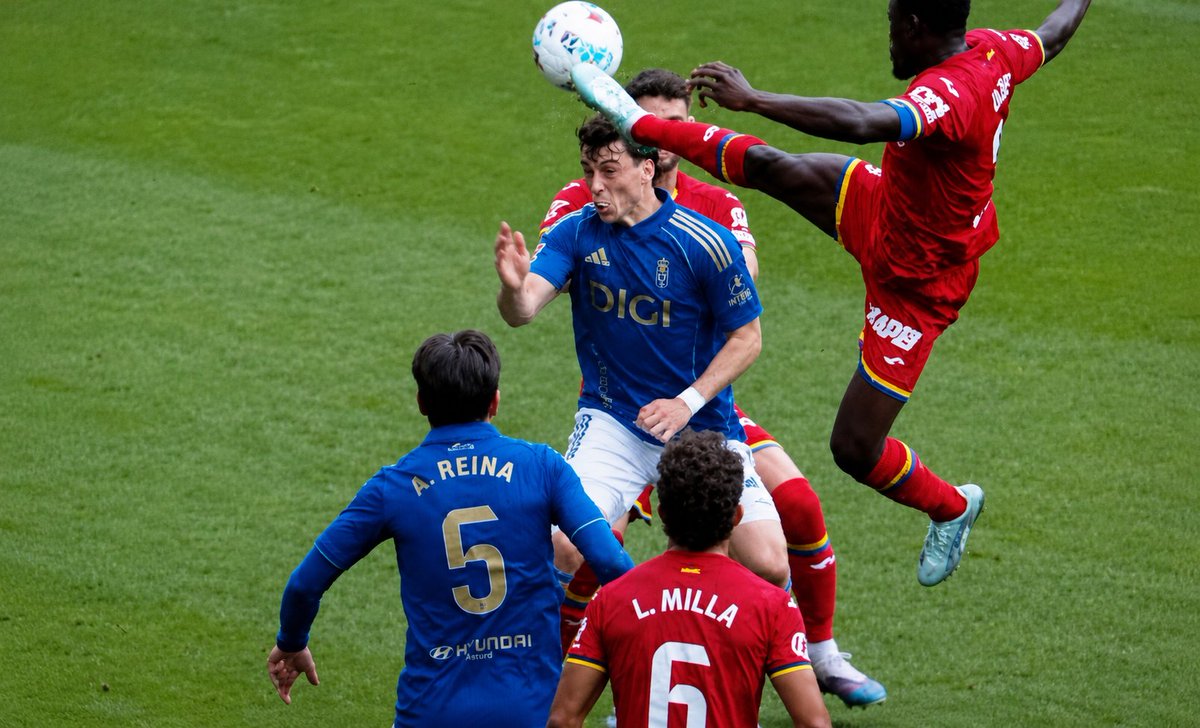 Expulsan 2 jugadores del <a href="/RealOviedo/">Real Oviedo</a> (la de Sibo muy clara) pero al sucio de Djene campando a sus anchas. Ni una puta amarilla ha recibido <a href="/CTARFEF/">CTA</a>
