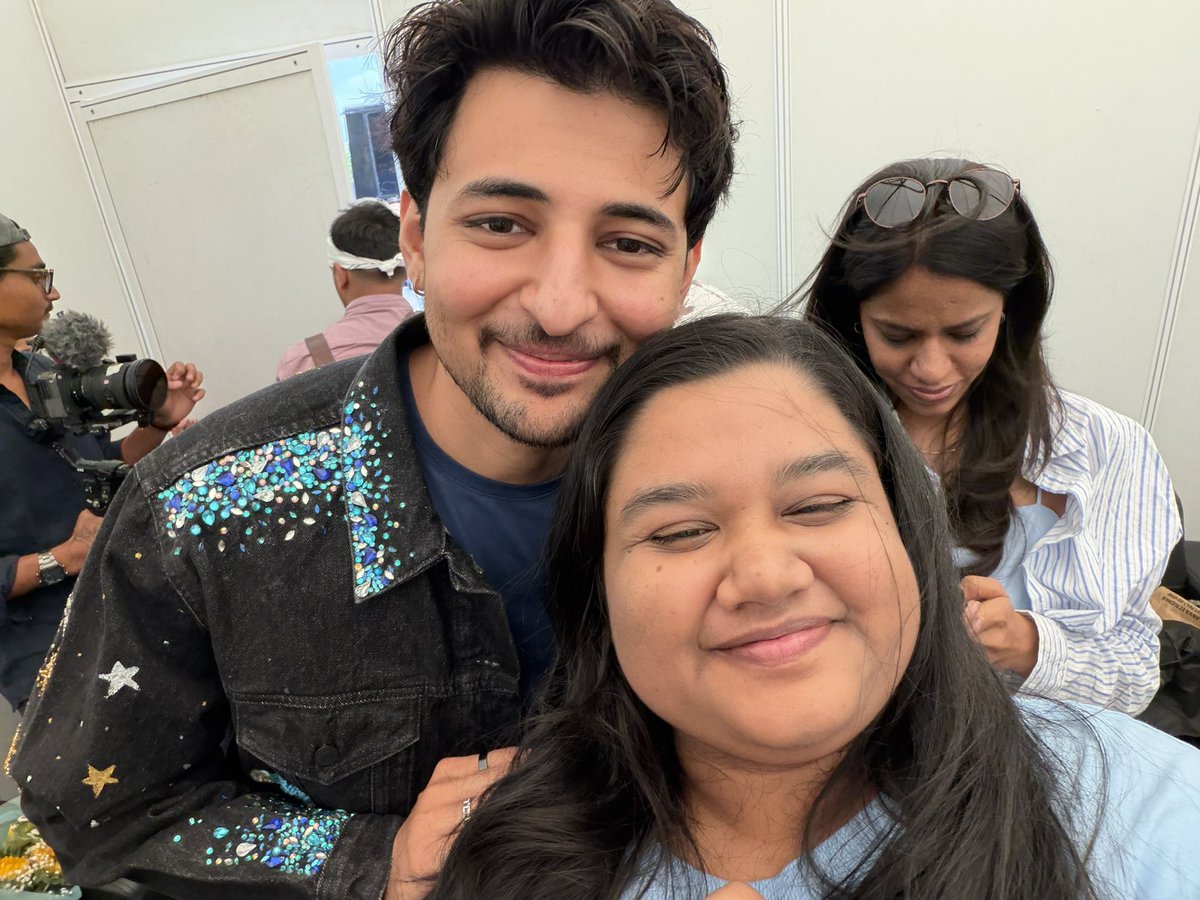 dzriddhi's tweet photo. cutieee ho yaar tum @DarshanRavalDZ 🥹🫠💙 https://t.co/96Y4YdHLwN