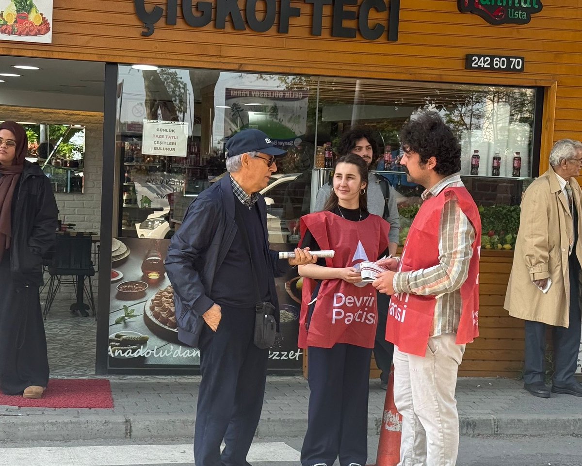 Devrimistanbul_'s tweet photo. "Geldikleri gibi giderler!" bildiri ve imza çalışmamızı Büyükdere’de gerçekleştirdik.

Sen de imza ver, bu mücadeleyi birlikte büyütelim!

https://t.co/mzJEN3tUxB https://t.co/R66PEKX9ag