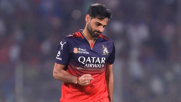 SanthuAlone09's tweet photo. @RCBTweets What a Bowling @BhuviOfficial
What a Batting @krunalpandya24

Fantastic Match 💥 💥 💥 
Team RCB 🔥🔥🔥

@RCBTweets 

#RCB #RCB2026
#ViratKohli 
#KingKohli
#RCBvMI
#Bamglore https://t.co/nYZMxFqO0a