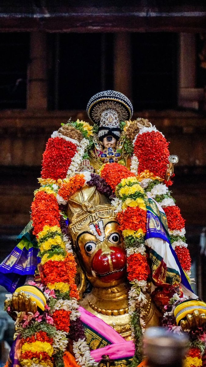 ThaayarS's tweet photo. ஸ்ரீரங்கம் அருள்மிகு அரங்கநாதசுவாமி திருக்கோயில் 

நம்பெருமாள் 
சித்திரை தேர் உற்சவம்
விருப்பன் திருநாள் (இன்று 10/05/2026) ஐந்தாம் திருநாள் மாலை
ஹனுமந்த வாகனம் https://t.co/DtYYdA7JrT