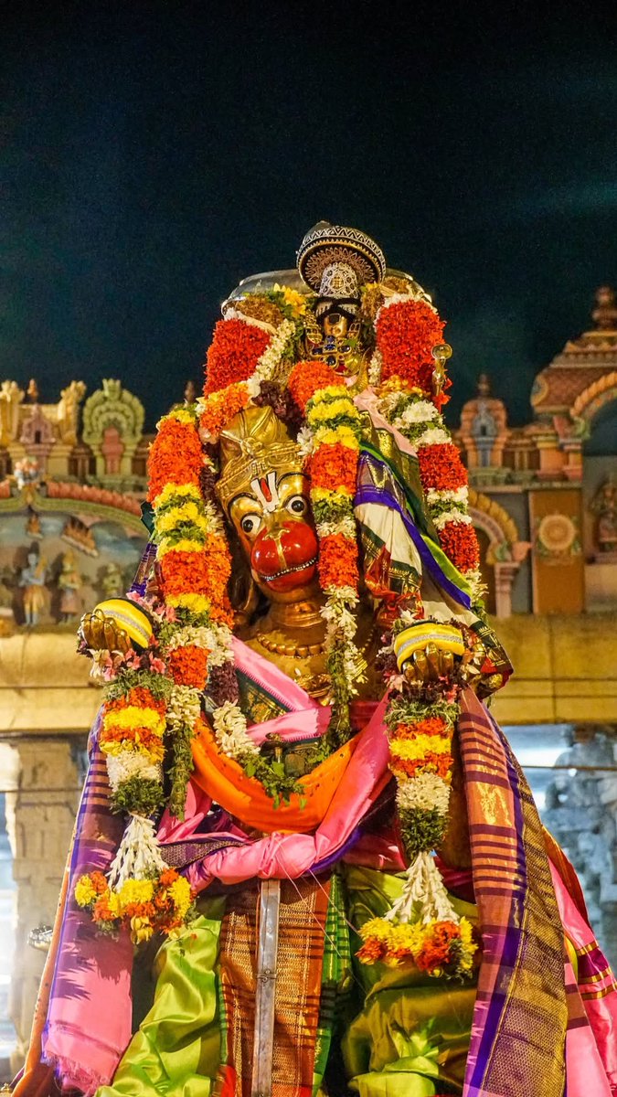ThaayarS's tweet photo. ஸ்ரீரங்கம் அருள்மிகு அரங்கநாதசுவாமி திருக்கோயில் 

நம்பெருமாள் 
சித்திரை தேர் உற்சவம்
விருப்பன் திருநாள் (இன்று 10/05/2026) ஐந்தாம் திருநாள் மாலை
ஹனுமந்த வாகனம் https://t.co/DtYYdA7JrT