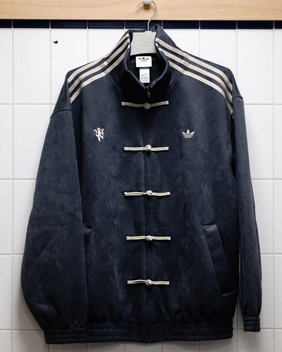Manchester united made the adidas chinese New year piece their pre-match jacket🙂‍↕️