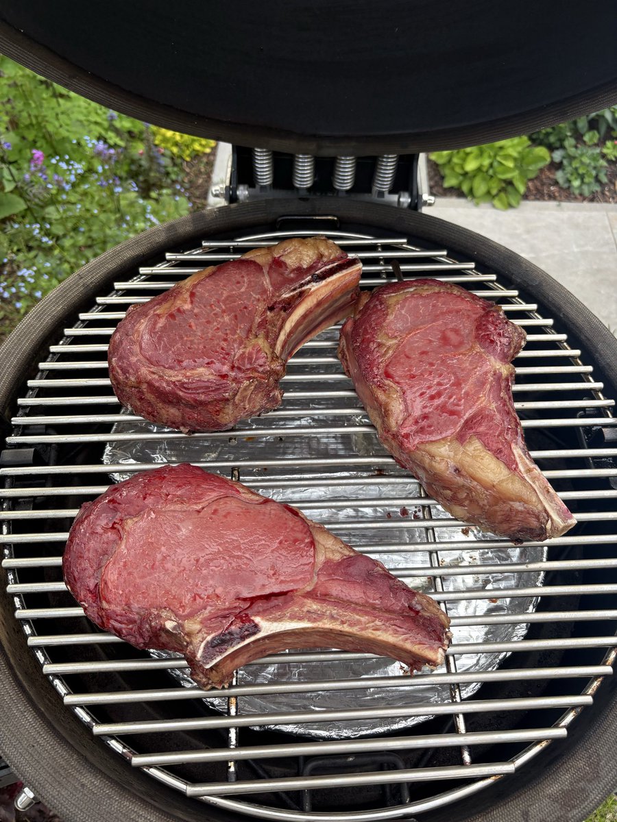 pulmans79's tweet photo. En speciaal voor Moederdag. Cote de boeuf. Ff vlammen https://t.co/rUoHi08XH1