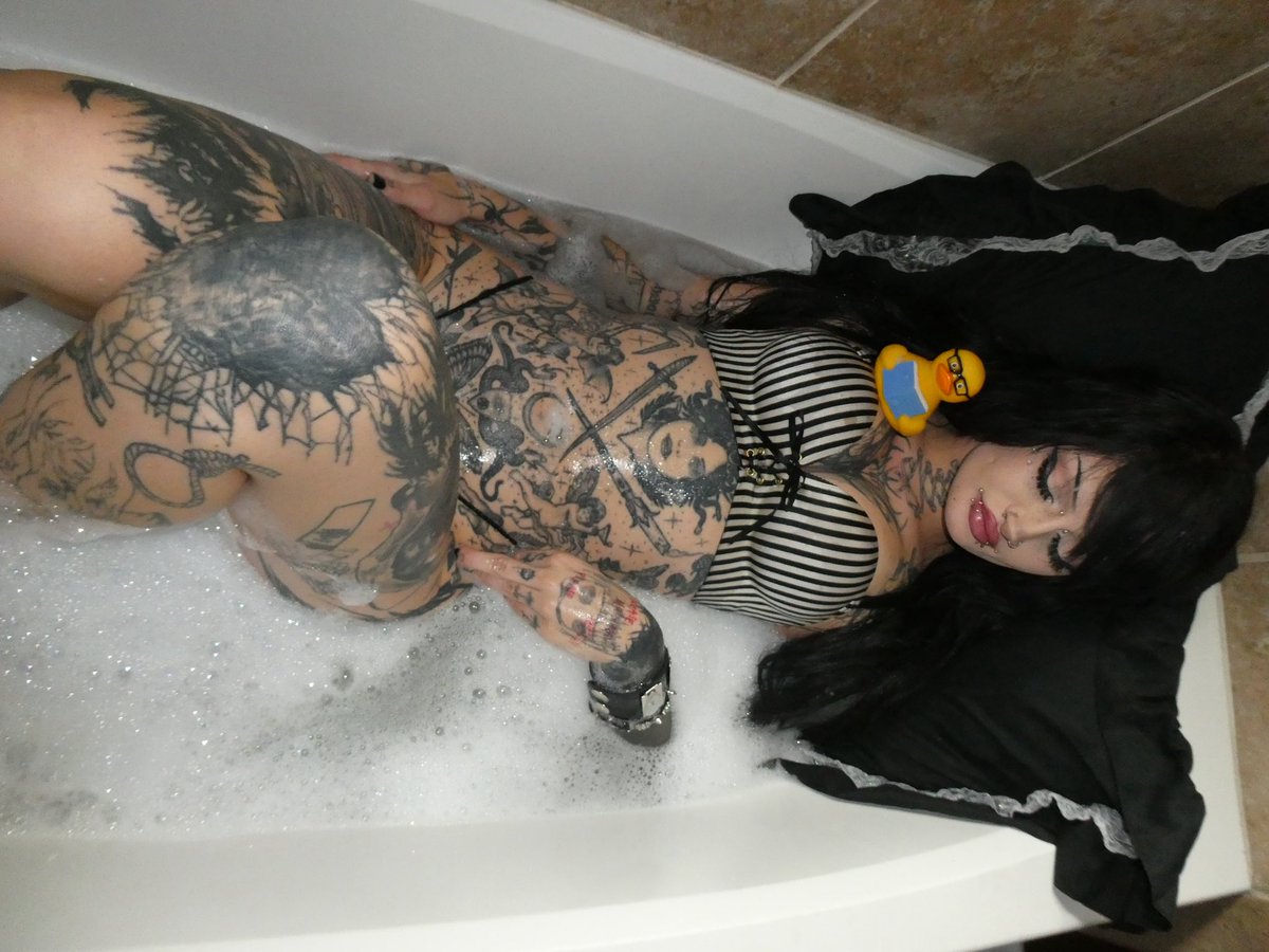 Goth Spit ۶ৎ tweet media