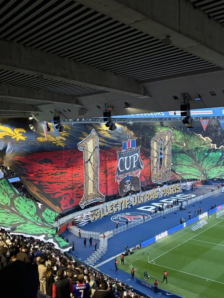 🤩❤️💙 INCROYABLE !!!! LE TIFO DU CUP POUR LE 10ème ANNIVERSAIRE DU GROUPE !!!!

📸 <a href="/AbdellahBoulma/">Abdellah Boulma</a>