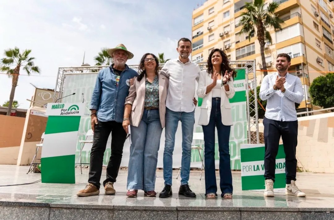 RaquelAlmeraya's tweet photo. Que bonito estaba hoy el Anfiteatro de la Rambla de Almería lleno de gente que no se resigna, que lucha por defender los servicios públicos.
El 17M el voto de izquierdas en Almería es la papeleta de @PorAndaluciaOrg con @MariaJesusAmate y con @MailloAntonio.

(Fotos Marian León) https://t.co/6XLKwjOpzD