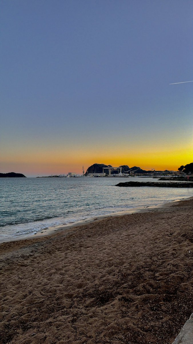 anask37's tweet photo. j’crois la mer apaise vraiment l’esprit https://t.co/SDGZKKwHry