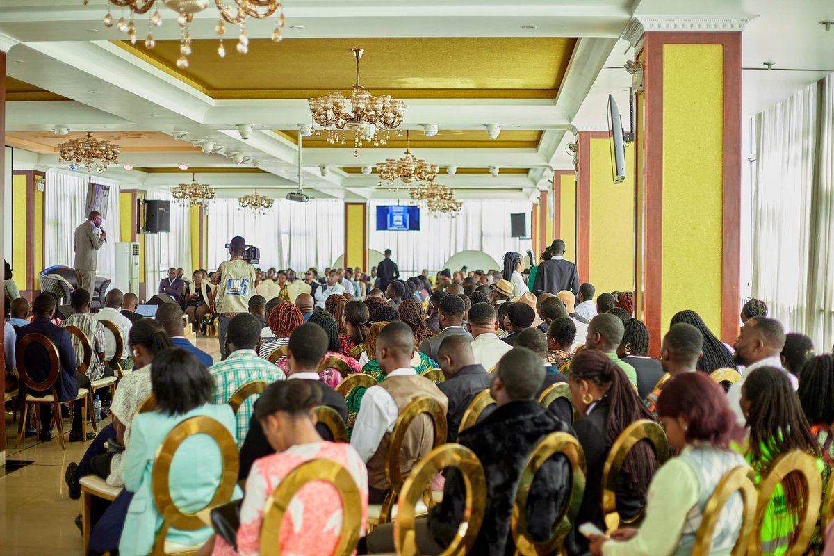 DavKayombo's tweet photo. Heureux d’avoir participé à cette conférence organisée par la thématiques jeunesse de la société civile, avec l’appui de @Enabel_en_RDC, sur le patriotisme et la redevabilité.
Une jeunesse actrice du changement.
Merci aux panélistes .@LupataThomas @JeannotKazumba @BuddyBmukadi https://t.co/isvI86raLN