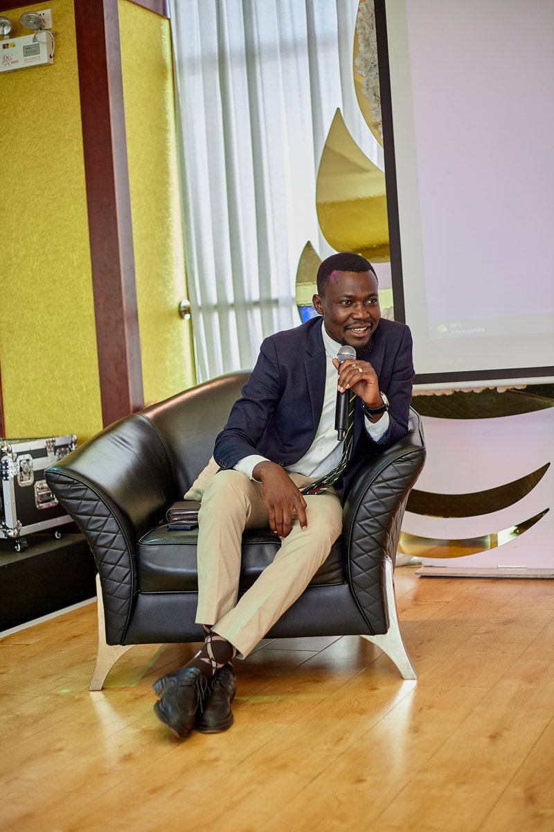 DavKayombo's tweet photo. Heureux d’avoir participé à cette conférence organisée par la thématiques jeunesse de la société civile, avec l’appui de @Enabel_en_RDC, sur le patriotisme et la redevabilité.
Une jeunesse actrice du changement.
Merci aux panélistes .@LupataThomas @JeannotKazumba @BuddyBmukadi https://t.co/isvI86raLN